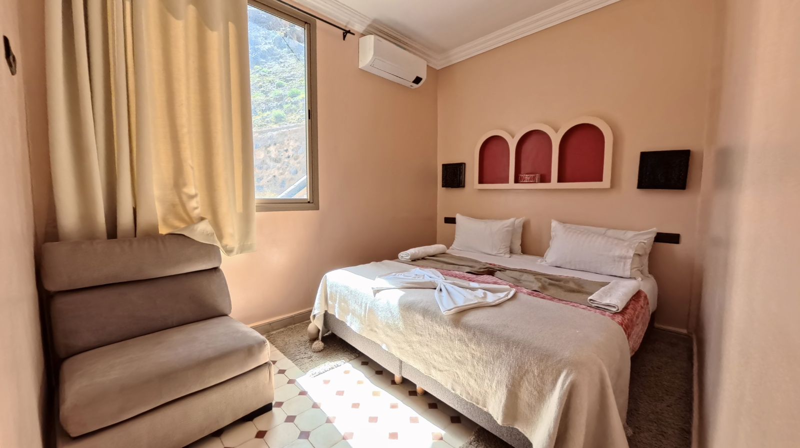 Achain Room – image 1